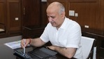 Deputy chief minister Manish Sisodia oversees Delhi's budget for 2021-22 on a tablet device, on Monday. He presented the national capital's first paperless budget today.(PTI Photo) Deputy chief minister Manish Sisodia oversees Delhi's budget for 2021-22 on a tablet device, on Monday. He presented the national capital's first paperless budget today.(PTI Photo)