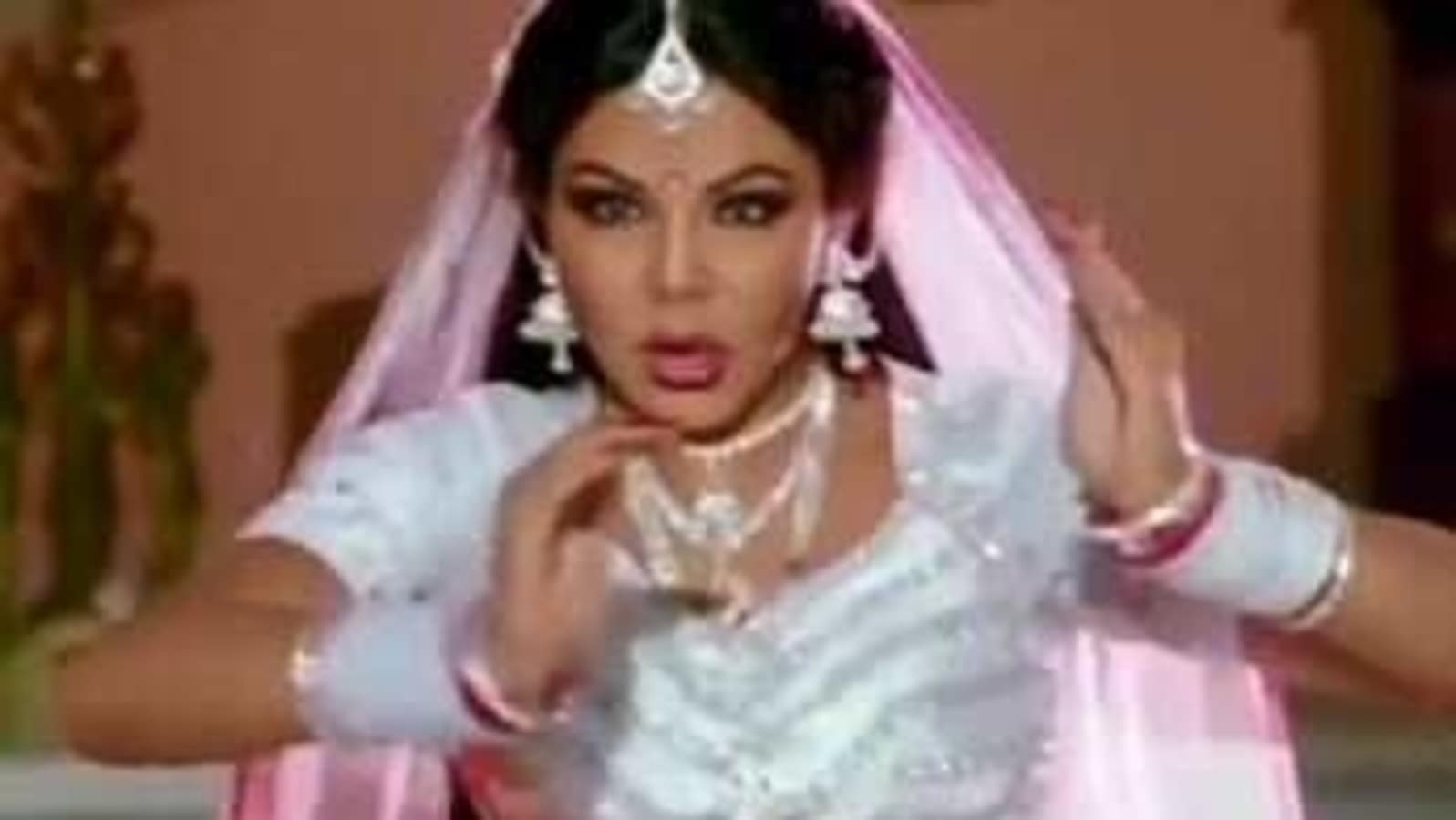 Actor Sridevi Sex Video - Rakhi Sawant deepfakes herself into Sridevi's Naagin, fans react. Watch  video | Bollywood - Hindustan Times