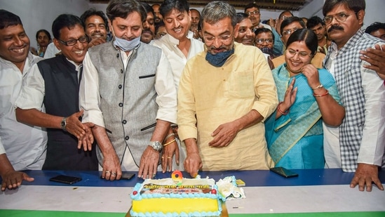 Rashtriya Lok Samta Party (RLSP) chief Upendra Kushwaha is cosying up to the JD(U)(PTI)