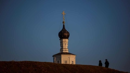 People walk on a sunny day in the Kremlin of Ryazan in Russia.(Reuters) People walk on a sunny day in the Kremlin of Ryazan in Russia.(Reuters)