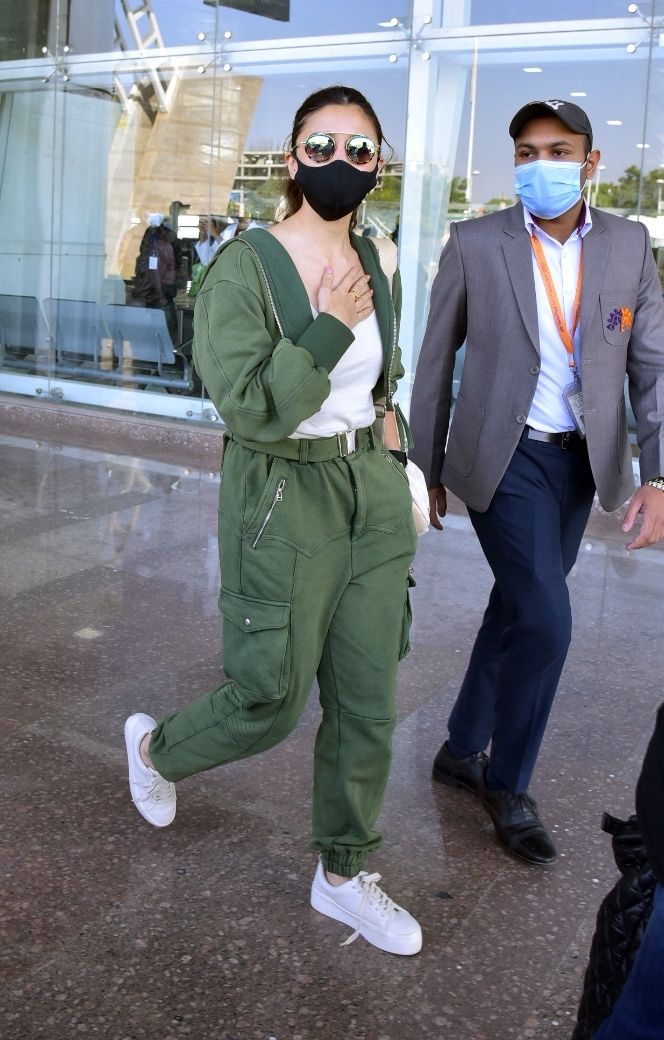 Alia Bhatt spotted in an olive tracksuit. (Photo: Fotocorp) Alia Bhatt spotted in an olive tracksuit. (Photo: Fotocorp)