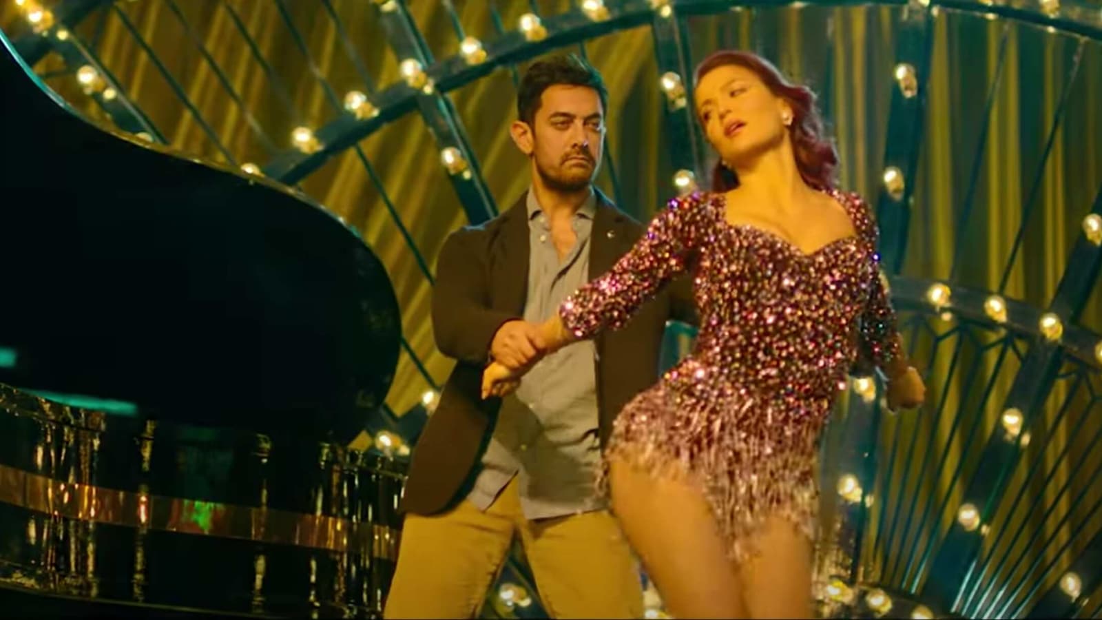 Har Funn Maula Song Out Aamir Khan Hopes Elli Avram S Charm Will Conceal His Dancing Flaws