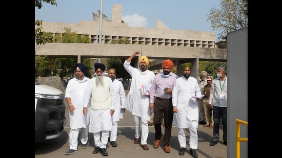 SAD MLAs walkout from the budget session of the Punjab Vidhan Sabha in Chandigarh on Wednesday. (Ravi Kumar/HT) SAD MLAs walkout from the budget session of the Punjab Vidhan Sabha in Chandigarh on Wednesday. (Ravi Kumar/HT)