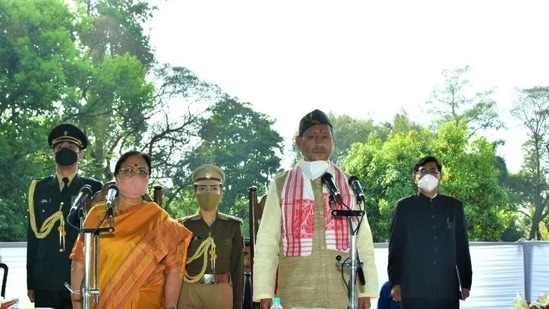 Uttarakhand CM Tirath Singh Rawat (right) and Governor Baby Rani Maurya (HT Photos)