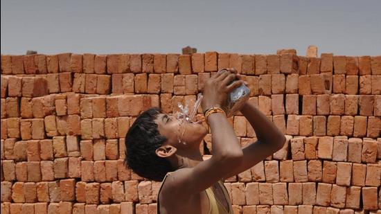 Noida, India - May 30, 2015: Laborers work at a brick kiln on a hot summer day in Noida, on the outskirts of New Delhi, India, on Saturday, May 30, 2015. The blistering heatwave claimed more than1,800 lives in just over a week in India. In southern India, hundreds of people died since the middle of April as soaring summer temperatures scorch the country. (Photo by Burhaan Kinu / Hindustan Times) Noida, India - May 30, 2015: Laborers work at a brick kiln on a hot summer day in Noida, on the outskirts of New Delhi, India, on Saturday, May 30, 2015. The blistering heatwave claimed more than1,800 lives in just over a week in India. In southern India, hundreds of people died since the middle of April as soaring summer temperatures scorch the country. (Photo by Burhaan Kinu / Hindustan Times)