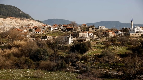 Abandoned houses and a mosque of Isikdere neighbourhood at Ikizkoy village near Milas, in Mugla province. Five villages have already disappeared as mines serving the Yatagan power station have expanded. Across the province of Mugla 5,000 hectares, the equivalent of nearly 8,000 football fields, has been lost to mining in the last four decades, campaigners told Reuters.(Umit Bektas / REUTERS)