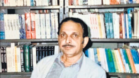 A throwback picture of Gadgil , back in the day, at his Popular Book House. (HT PHOTO)