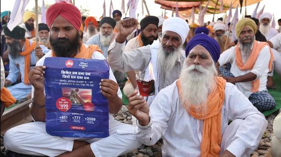 Punjab’s farmers have also targeted malls and petrol pumps belonging to Reliance, and have not allowed these to function. (HT File) Punjab’s farmers have also targeted malls and petrol pumps belonging to Reliance, and have not allowed these to function. (HT File)