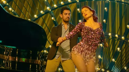 Har Funn Maula song out: Aamir Khan hopes Elli Avram's charm will conceal  his 'dancing flaws'. Watch | Entertainment News - Hindustan Times