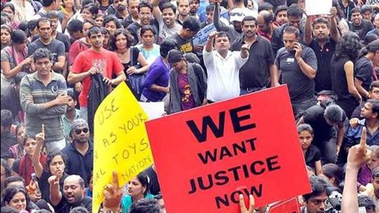 Parents and members of various organisations stage a protest near HAL police station in Bangalore demanding justice and strict punishment for the culprits of sexually assaulting a 6-year-old student at Vibgyor High School at Maratahalli. (Photo credit: KPN) Parents and members of various organisations stage a protest near HAL police station in Bangalore demanding justice and strict punishment for the culprits of sexually assaulting a 6-year-old student at Vibgyor High School at Maratahalli. (Photo credit: KPN)