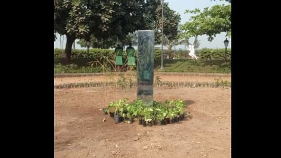 The image shows the mystery monolith in Mumbai.(Twitter/@Asif_Zakaria)