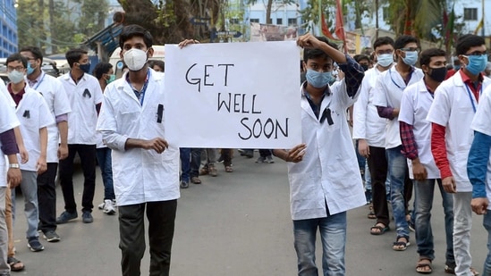 Medical students of SSKM Hospital and TMC legal cell organized a rally to pray for West Bengal chief minister Mamata Banerjee's speedy recovery in Kolkata on Thursday. (ANI PHOTO). Medical students of SSKM Hospital and TMC legal cell organized a rally to pray for West Bengal chief minister Mamata Banerjee's speedy recovery in Kolkata on Thursday. (ANI PHOTO).