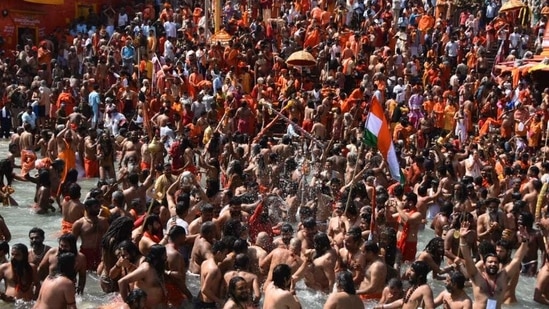 Akhada ascetics pilgrims taking ritual dip in Ganga during Shahi Snan in Haridwar, Uttarakhand. (HT Photo) Akhada ascetics pilgrims taking ritual dip in Ganga during Shahi Snan in Haridwar, Uttarakhand. (HT Photo)