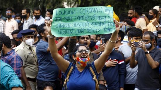 Students protest on Shastri Road in Pune on Thursday. (Rahul Raut/HT) Students protest on Shastri Road in Pune on Thursday. (Rahul Raut/HT)