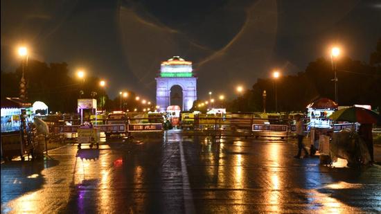 India Gate after a sudden rain shower in New Delhi. (Arvind Yadav/HT PHOTO)