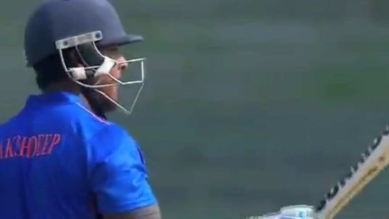 Akshdeep Nath celebrates his fifty against Gujarat in Vijaya Hazare semi-final(Twitter)