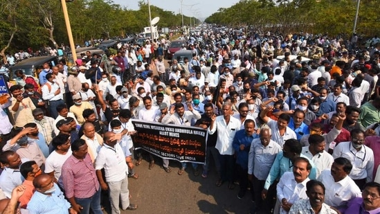 The trade unions stepped up their agitation after Union finance minister Nirmala Sitharaman’s categorical announcement in Lok Sabha on Monday that the Centre would go ahead with 100 per cent disinvestment in the RINL,. (HT PHOTO) The trade unions stepped up their agitation after Union finance minister Nirmala Sitharaman’s categorical announcement in Lok Sabha on Monday that the Centre would go ahead with 100 per cent disinvestment in the RINL,. (HT PHOTO)