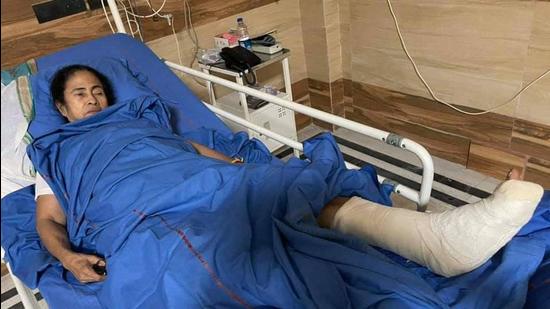 West Bengal chief minister Mamata Banerjee at SSKM hospital after suffering injuries during her Nandigram visit on March 10. (PTI)