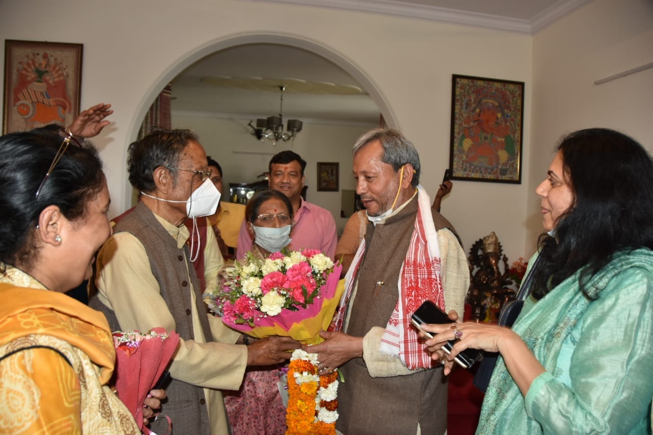 Tirath Singh Rawat calls on his guru and former chief minister BC Khanduri. (HT Photo) Tirath Singh Rawat calls on his guru and former chief minister BC Khanduri. (HT Photo)