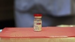 Um frasco da vacina AstraZeneca Covid-19 no Bamrasnaradura Infectious Diseases Institute em Nonthaburi, Tailândia, na sexta-feira, 12 de março de 2021. (Andre Malerba / Bloomberg)