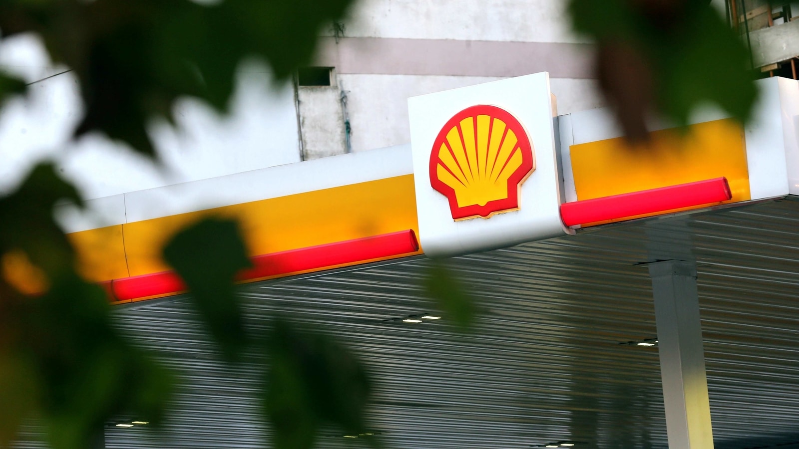 Shell's oil trading earnings double in 2020 to USD 2.6 billion