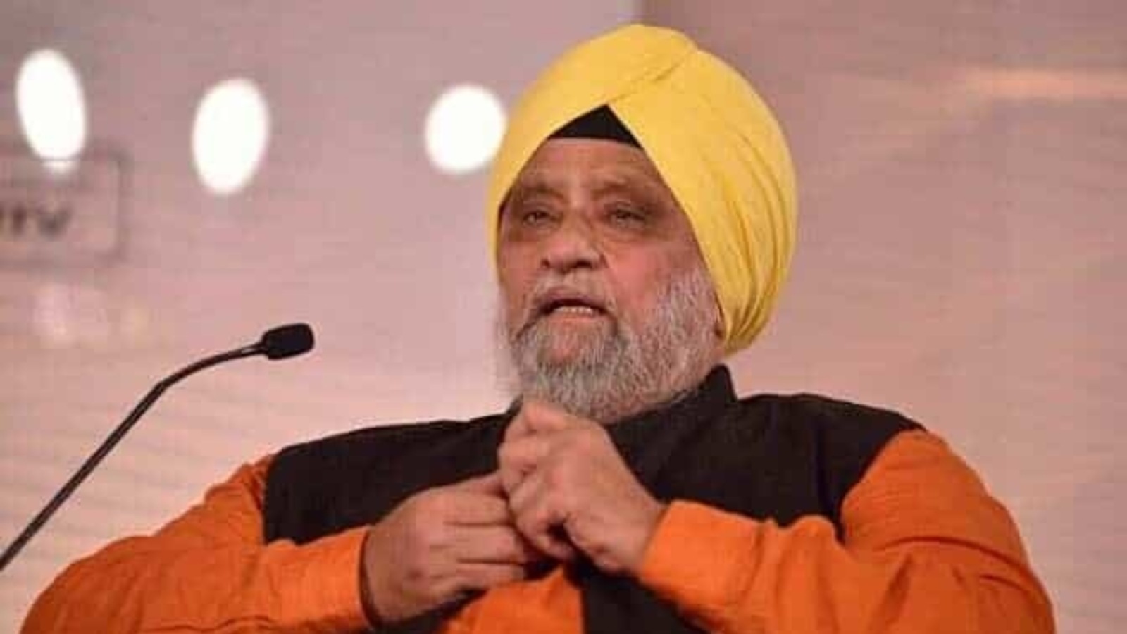 bishan-singh-bedi-back-home-after-spending-3-weeks-in-hospital-crickit