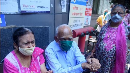 An elderly couple at the Covid-19 vaccination centre, Bhagwati Hospital in Borivali (West) on Friday. (Vijay Bate/HT)