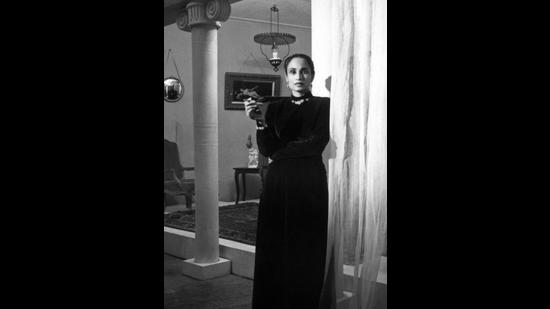 Hedda Gabler by Henrik Ibsen, directed by Ebrahim Alkazi. Hima Devi as Hedda Gabler, Theatre Unit, Bombay 1958. (Image courtesy Alkazi Theatre Archives) Hedda Gabler by Henrik Ibsen, directed by Ebrahim Alkazi. Hima Devi as Hedda Gabler, Theatre Unit, Bombay 1958. (Image courtesy Alkazi Theatre Archives)