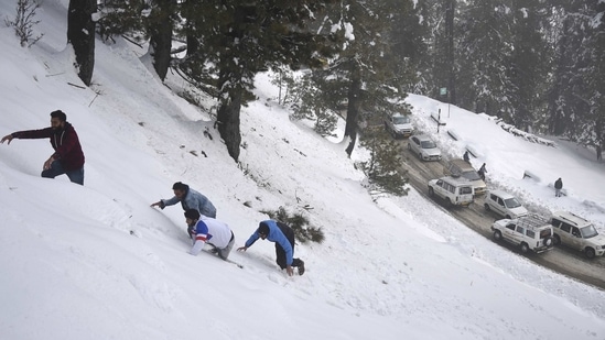 Gulmarg: Locals climb up a snow covered mountain after fresh snowfall at the ski resort of Gulmarg, Sunday, Feb. 28, 2021. (PTI Photo/S. Irfan) (PTI02_28_2021_000236B)(PTI)
