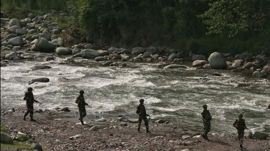 BSF personnel on patrol in Sabjiyan sector of Poonch district, near the Line of Control. (File photo)