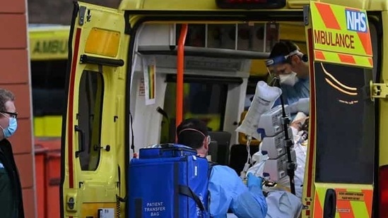 On January 26, the UK became the fifth country in the world to reach 100,000 deaths following the United States, Brazil, India and Mexico, according to JHU data. (AFP file photo)