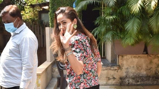 Mira Kapoor waves to the paparazzi.