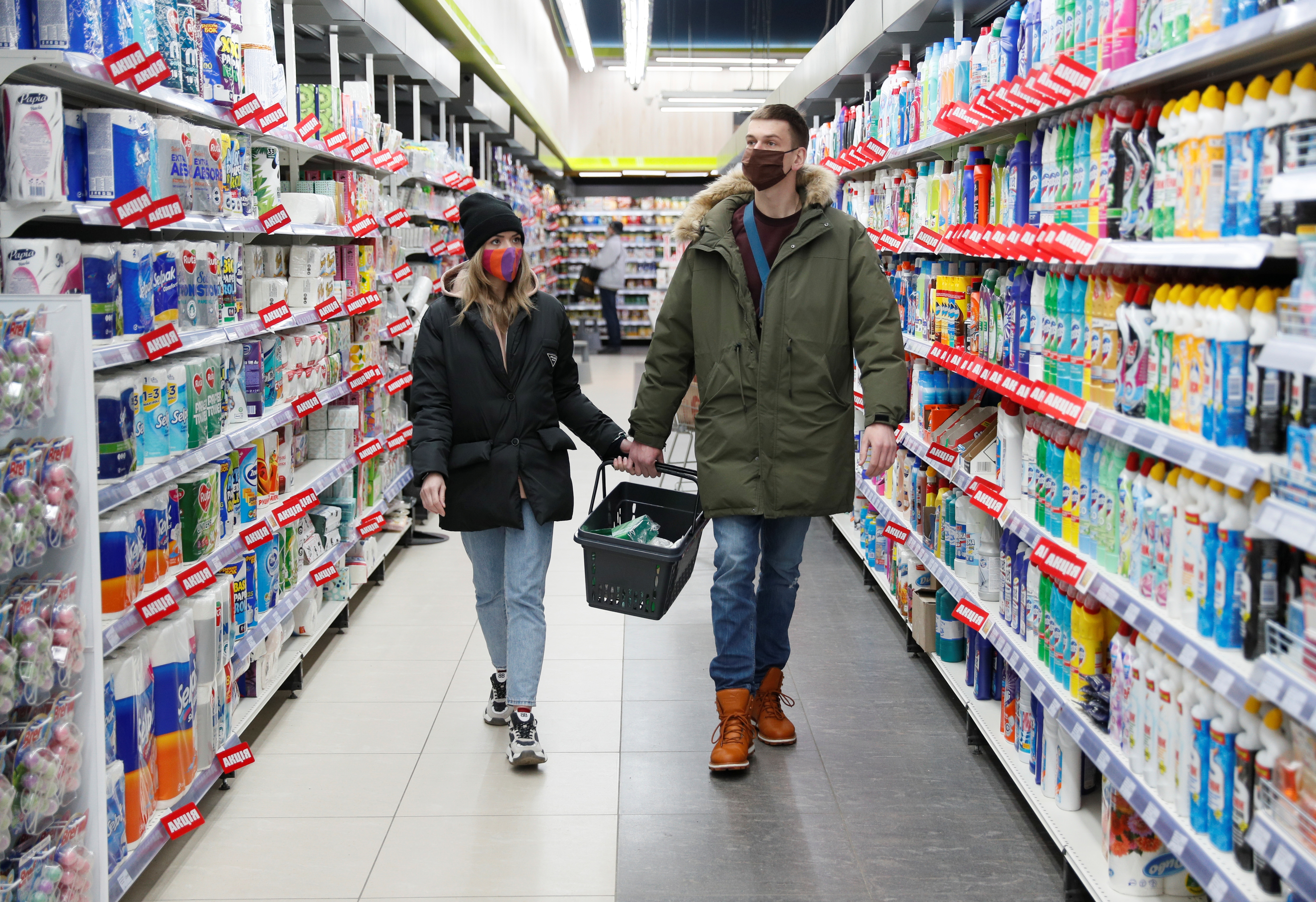 Alexandr Kudlay, 33, and Viktoria Pustovitova, 28, shop at a supermarket in Kharkiv, Ukraine. (REUTERS)
