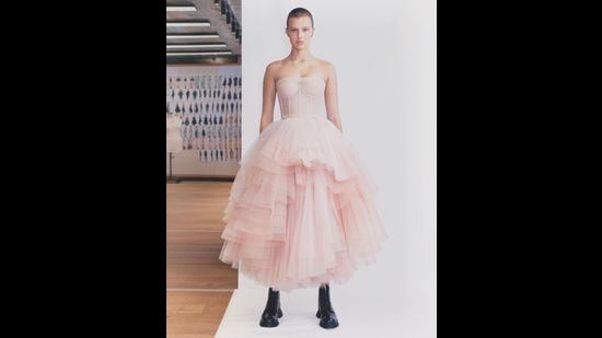 A model in a corseted look from Alexander McQueen SS 21 line (Photo: Instagram/AlexanderMcQueen) A model in a corseted look from Alexander McQueen SS 21 line (Photo: Instagram/AlexanderMcQueen)