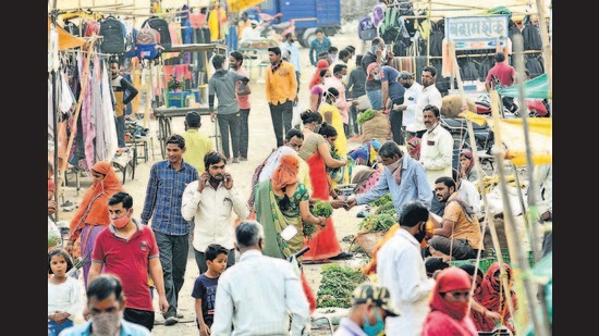 People violate Covid-related norms at a market in Wagholi on Friday. Amid a surge in virus cases the administration has announced strict action against those violating norms. (Shankar Narayan/HT PHOTO)