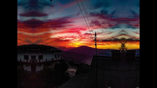 Every turn along the Kumaon range offers a brilliant view of the vast open valley Every turn along the Kumaon range offers a brilliant view of the vast open valley