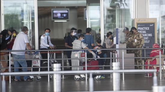 It has also directing the Central Industrial Security Force (CISF) and the local police at airports to ensure that passengers who are not wearing a mask properly are not allowed to enter the airport. (HT File) It has also directing the Central Industrial Security Force (CISF) and the local police at airports to ensure that passengers who are not wearing a mask properly are not allowed to enter the airport. (HT File)