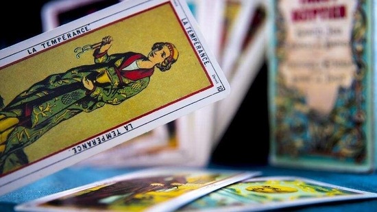 Read on to find out your Tarot reading for the coming week.(Unsplash)