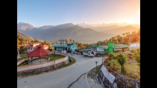 Munsiyari is a town in the farthest corner of Pithoragarh district Munsiyari is a town in the farthest corner of Pithoragarh district