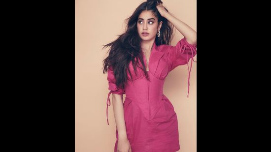 Actor Janhvi Kapoor in a corseted ensemble (Photo: Instagram/JanhviKapoor) Actor Janhvi Kapoor in a corseted ensemble (Photo: Instagram/JanhviKapoor)