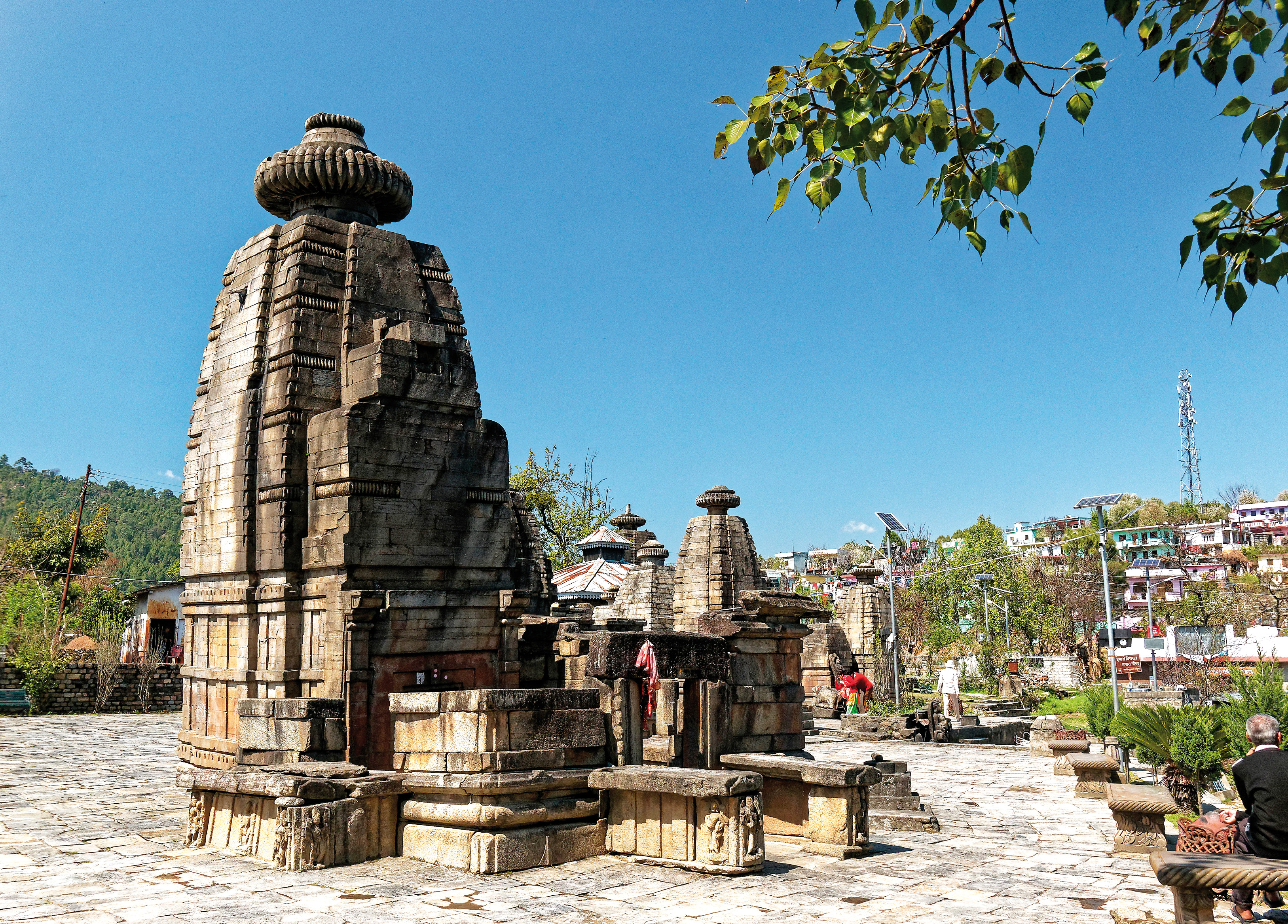 The town of Baijnath has a cluster of temples, out of which, Baijnath, that is dedicated to Lord Shiva has beautiful old architecture