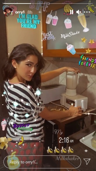 Sara Ali Khan busy in the kitchen at 2 am.