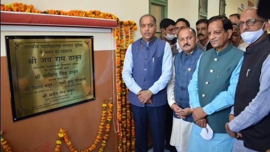 The CM laid foundation stones of around 21 developmental projects of the public works department and Jal Shakti Vibhag worth <span class='webrupee'>₹</span>161.58 crore in Jawali area of Kangra district. (HT Photo)
