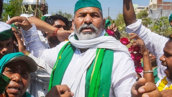 Rakesh Tikait asked people to come out and protest at the district level to get the new laws repealed (PTI Photo) (PTI)