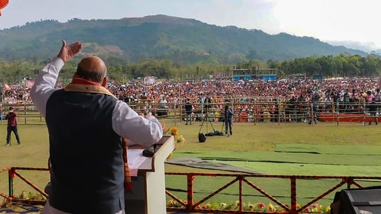 Union home minister Amir Shah promised that after coming to power, the BJP will be successful in ushering in true change in West Bengal and turn the state into “Sonar Bangla” (golden Bengal) again.(PTI)