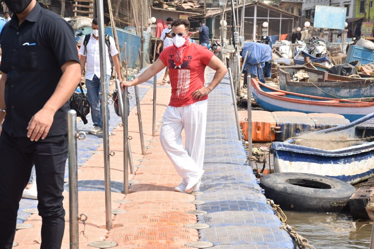 Saif Ali Khan at the Versova jetty. Saif Ali Khan at the Versova jetty.