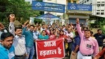 All India Nationalised Bank Officers' Federation (AINBOF) organised demonstrations across the country.(Mint) All India Nationalised Bank Officers' Federation (AINBOF) organised demonstrations across the country.(Mint)