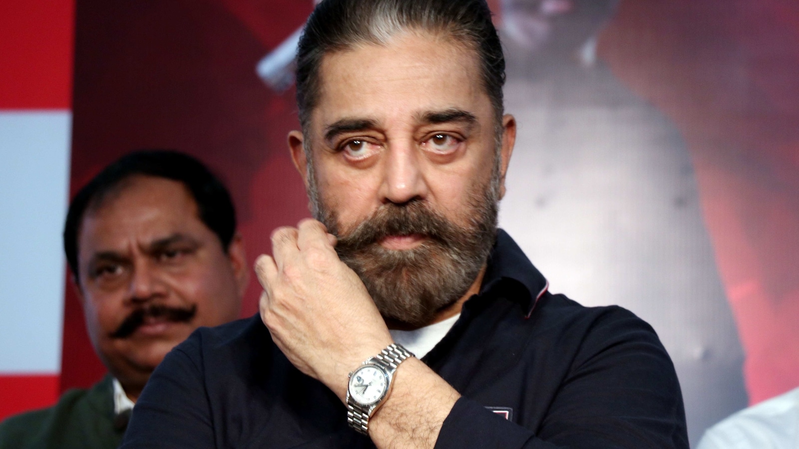 Kamal Haasan s Car attacked During Poll Campaign In Tamil Nadu Party 