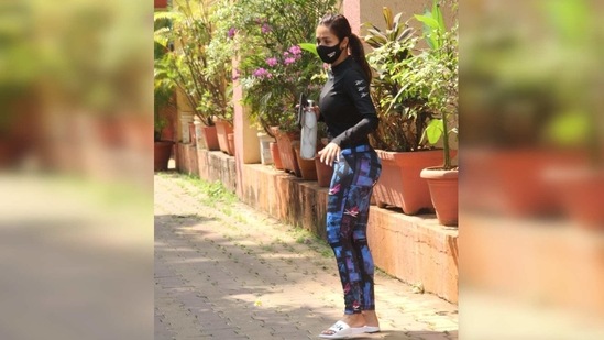 Malaika Arora wore a high neck black full sleeved bodycon top made out of a stretchy material.(Varinder Chawla)