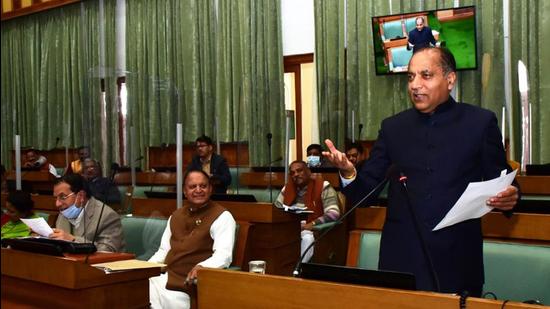 As soon as chief minister Jai Ram Thakur started to reply to the debate, leader of opposition Mukesh Agrihotri asked him to reduce VAT rates on petrol and diesel (HT Photo) As soon as chief minister Jai Ram Thakur started to reply to the debate, leader of opposition Mukesh Agrihotri asked him to reduce VAT rates on petrol and diesel (HT Photo)